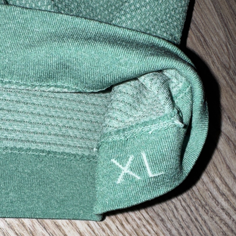 Lululemon Green Men's Shirt - Picture 3 of 5
